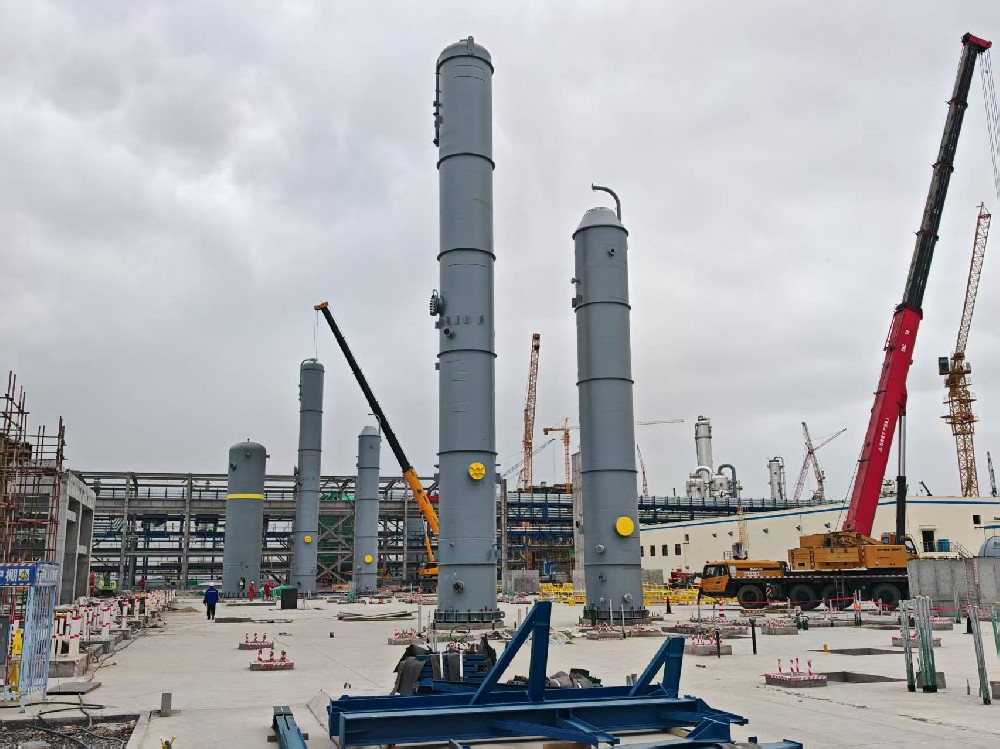 塔里木二期乙烯項(xiàng)目綠色空分項(xiàng)目首批核心設(shè)備安裝告捷